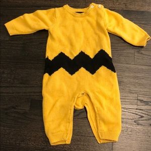 Baby GAP Charlie Brown sweater one piece 6-12m